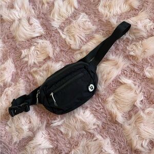 Womens Vuori Bag - Compact Crossbody Fanny Pack